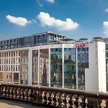 Staycity Centre Hotel 4*