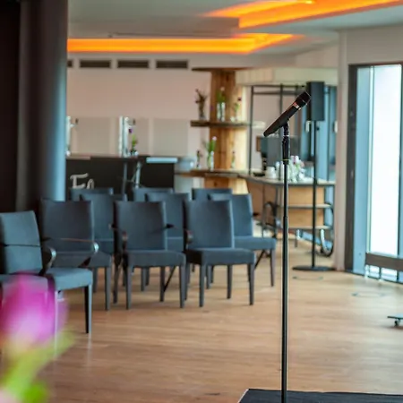 Staycity Centre فندق 4*